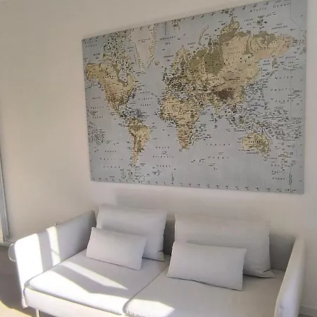 Larius Apartment *