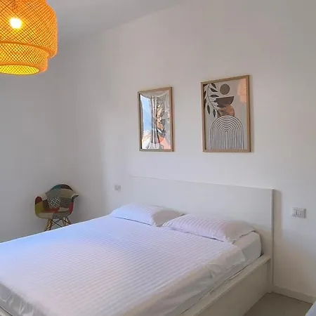 Larius Apartment *