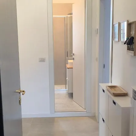 Larius Apartment *