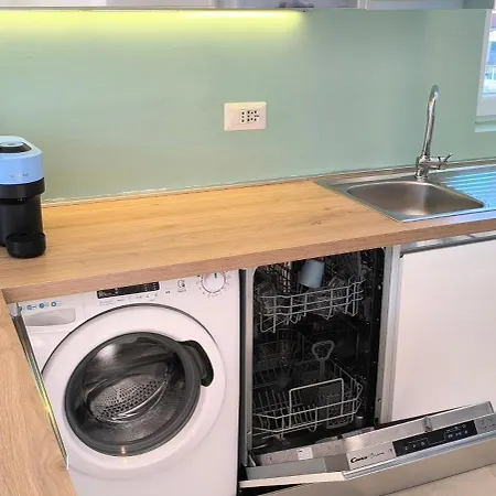 Larius Apartment *